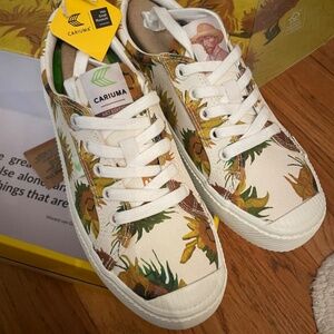 Cariuma/VanGogh Museum Collaboration Sneakers, Limited Edition: Sunflowers